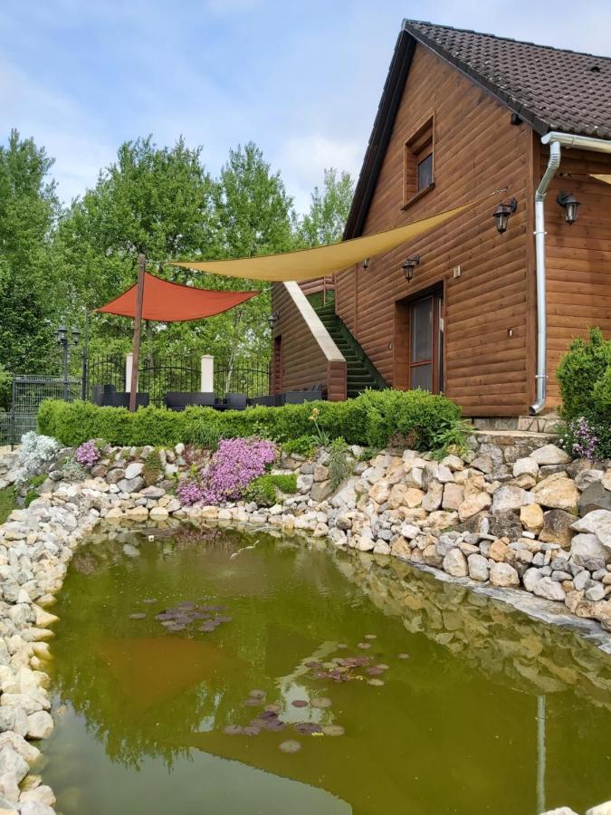 Kovacsszenaja Vendeghaz Villa ภายนอก รูปภาพ