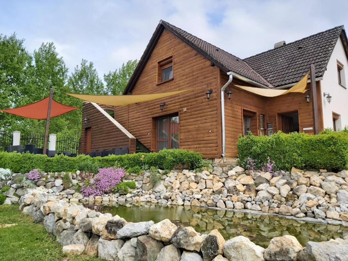 Kovacsszenaja Vendeghaz Villa ภายนอก รูปภาพ